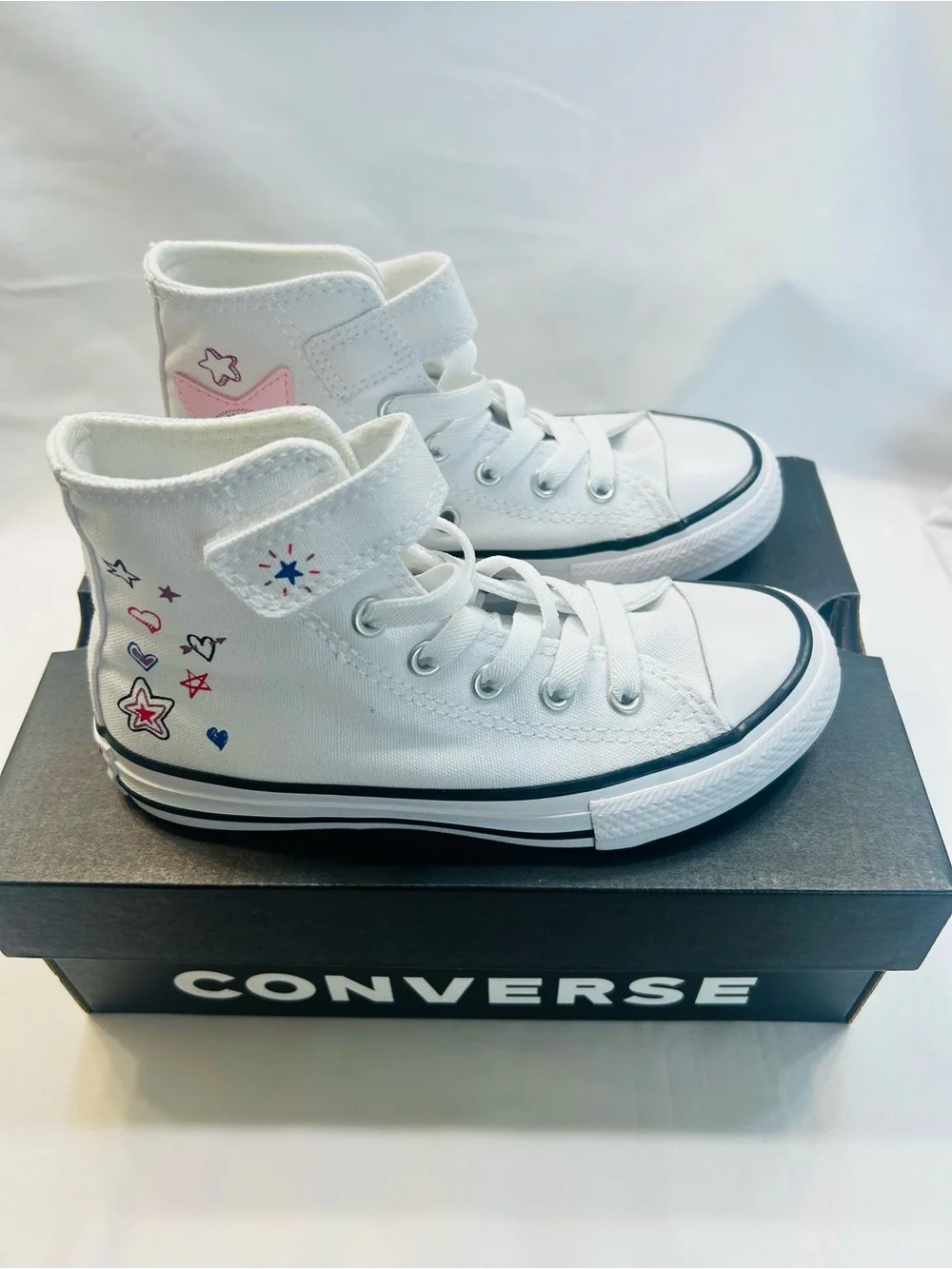 Converse Kids White High-Top Sneakers with Pink & Navy Star Details.  New In Box
